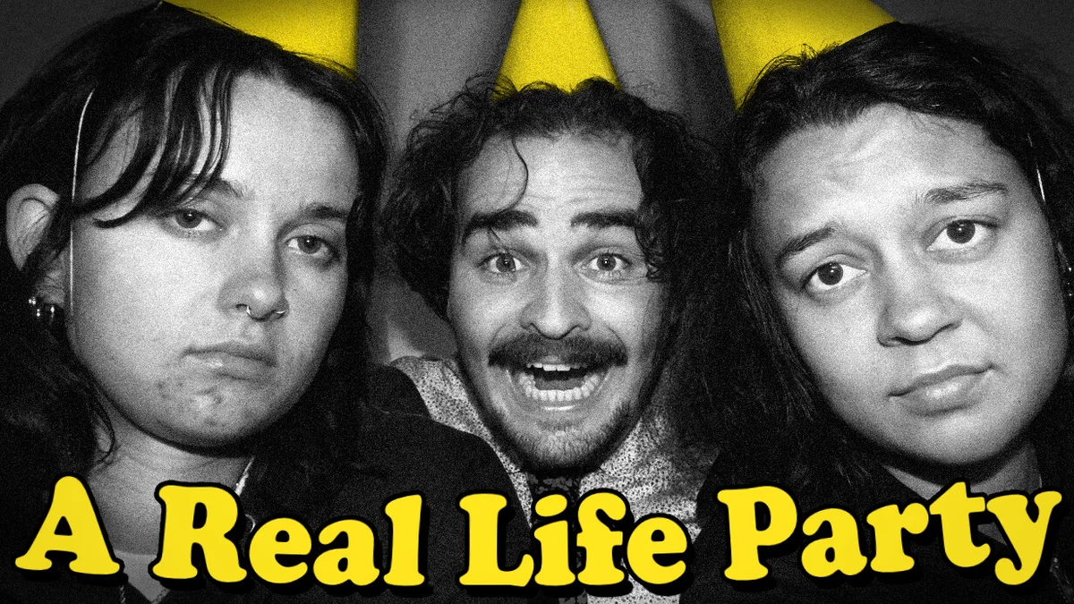 A Real Life Party filme le malaise d'une vraie soirée et transforme son appartement en décor interactif