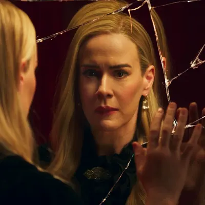 American Horror Story saison 13 rappelle tout le monde : les sorcières, Constance, Twisty et même Kai sont de retour