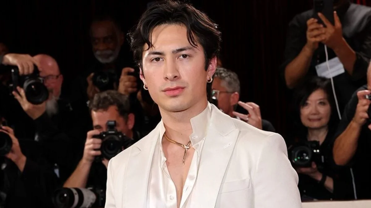 Hudson Williams écrit son propre film, mais Heated Rivalry lui pose déjà un problème