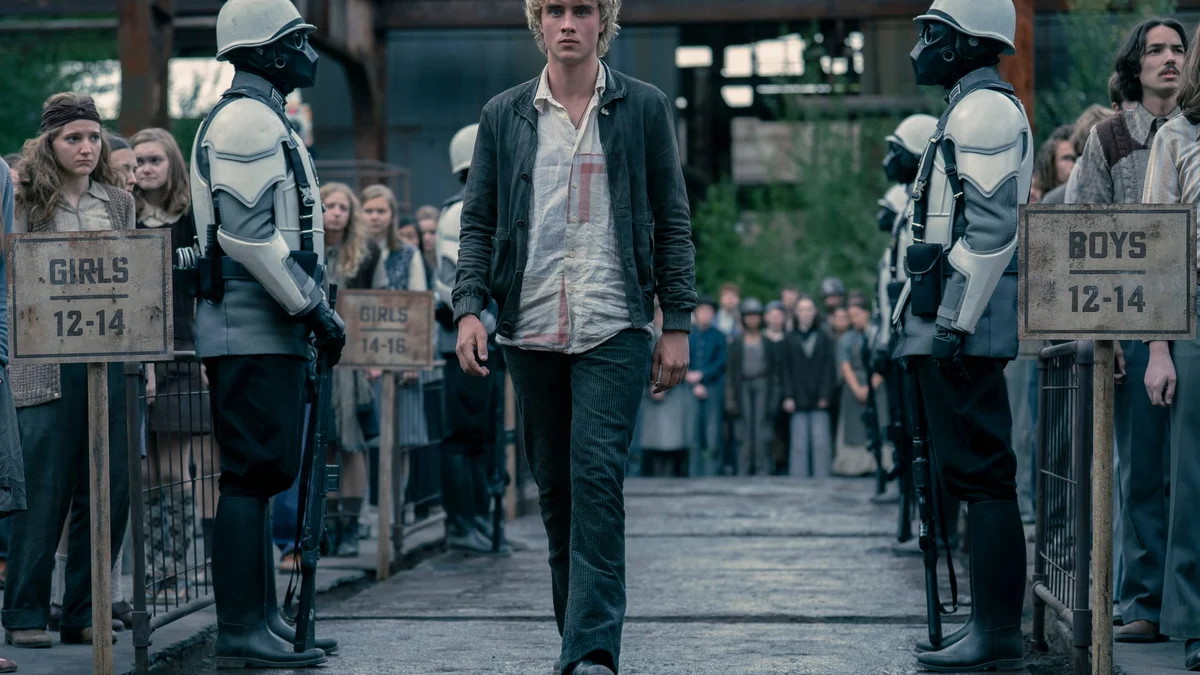 Elizabeth Banks Has Seen Sunrise on the Reaping and Thinks Joseph Zada Is the Perfect Young Haymitch