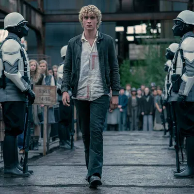 Elizabeth Banks Has Seen Sunrise on the Reaping and Thinks Joseph Zada Is the Perfect Young Haymitch