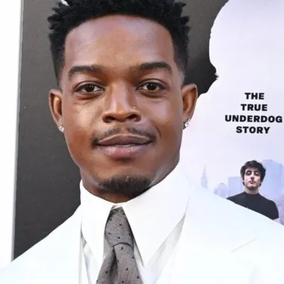 I Play Rocky : Stephan James ressuscite le costume de Carl Weathers pour un hommage émouvant