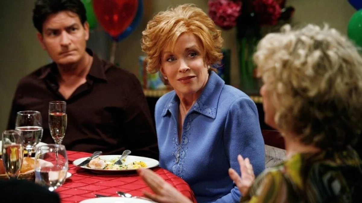 Mon oncle Charlie : quatre nominations aux Emmy, aucune augmentation, Holland Taylor raconte pourquoi elle a dit non