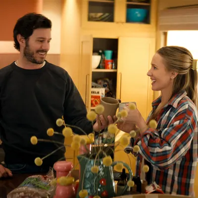Nobody Wants This saison 3 : Kristen Bell et Adam Brody emménagent ensemble, les dix épisodes arrivent sur Netflix